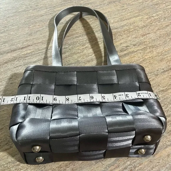 Harveys The Original Seatbelt Bag Silver Shoulder Bag - Picture 15 of 16